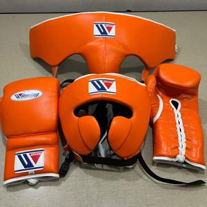 Ensemble de boxe et de sparring en cuir véritable de haute qualité, personnalisé, orange, avec gants de protection, protège-tête et protège-glande, en promotion - Product Image 1