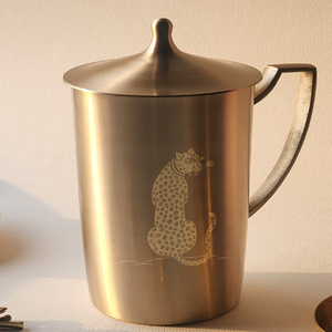 Classic hammered pure <b>copper</b> pitcher with an elegant curved brass <b>handle</b>. Durable drinkware available at wholesale price. - Product Image 3