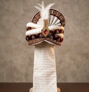Turbante de Terciopelo Borgoña de Lujo para Novio con Bordado Zardozi Dorado, Pagri Tradicional para Boda India, Estilo Maharajah Safa para Novio - Product Image 2