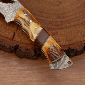 Cuchillo de caza y camping personalizado de acero de Damasco, hoja recta de punta caída, mango de asta grabado, espiga completa, fijo, grado industrial, para exteriores - Product Image 6