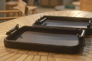 Bandeja Rectangular de Mimbre Sintético con Asas de Madera, Diseño Geométrico Moderno - Product Image 2