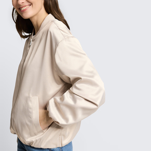 Veste en satin imperméable et coupe-vent pour femme, style streetwear, hiver, manches longues, fermeture éclair, épaisse, en polyester, pour l'extérieur - Product Image 4