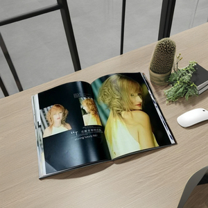 Revistas de moda en rústica con impresión en color CMYK personalizadas de alta calidad - Product Image 1