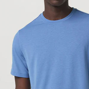 Camiseta elegante para hombre, para compradores al por mayor, ropa informal para exteriores con costuras de alta calidad para la colección de verano, diseño de color sólido. - Product Image 3