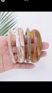 กำไลเรซินทำมือที่ออกแบบมาสำหรับคนรักแฟชั่นและผู้นำเทรนด์สร้อยข้อมือเรซินทำมือแบบพรีเมี่ยมพร้อมงานฝีมือที่ซับซ้อน - Product Image 6