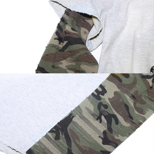 Camiseta de manga larga para hombre con efecto desgastado y capa superpuesta de manga corta en gris jaspeado, camuflaje Woodland y gráfico en el pecho - Product Image 3