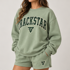 Ensemble short 2 pièces vert sauge à pois avec lettres, col rond, pour femme – Tenue décontractée et sportive personnalisée - Product Image 3