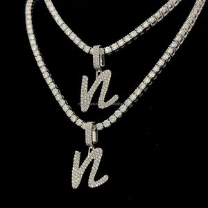 จี้เพชรรูปตัวอักษรเดี่ยว VVS Moissanite ที่ประดับด้วยเม็ดเพชรคุณภาพระดับพรีเมียมจี้เพชรโมอิสซานไนต์ที่สง่างาม - Product Image 3