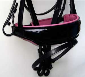 Brida de cuero negro Annabelle Equestrian con acolchado suave rosa y diadema de diamantes de imitación para drenaje, el mejor precio al por mayor - Product Image 3