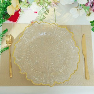 Plato Decorativo Transparente con Borde Dorado y Diseño de Hoja de Loto para Bodas, Eventos, Hoteles y Catering - Product Image 2