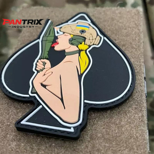 Parche de Goma PVC Personalizado de Alta Calidad para Marcas de Ropa, Parche de Logotipo Suave al Tacto, Duradero e Impermeable para Accesorios - Product Image 4