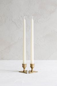 Ensemble de bougeoirs modernes en or à base ronde, élégants chandeliers en métal pour une décoration intérieure de luxe - Product Image 3