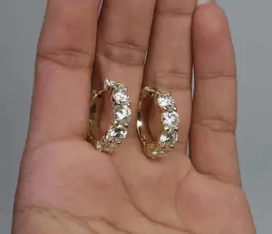 Pendientes de Tres Piedras de Moissanita, Plata de Ley 925, Chapados en Oro, 5.2g, Joyería Elegante para Mujer, Regalo para Bodas y Fiestas - Product Image 1