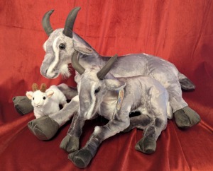 Peluche de Ibex de la Colección Hermann Teddy, Animal de Peluche de 31cm-50cm, Diseño Realista, Juguete Unisex para Niños y Coleccionistas - Product Image 3