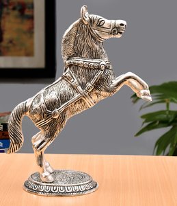 Figurine de cheval sauteur en aluminium avec boîte en bois, design équestre pour table, bureau, salon, collectionneurs et décoration de maison de luxe - Product Image 1