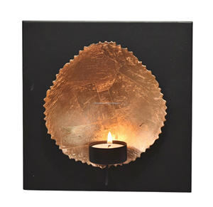 Lanterne décorative de Noël pour intérieur en or noir et or de forme ovale murale en métal faite à la main de marque IHA - Product Image 4
