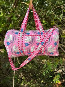 Bolsa de Viaje Acolchada de Algodón Resistente con Costuras Elegantes y Correa de Hombro Cómoda para Uso Diario - Product Image 4