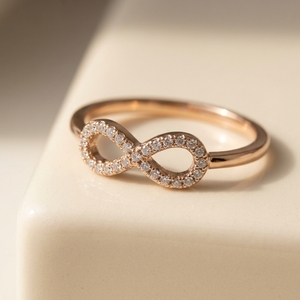 Anillo Infinito de Oro Rosa de 18k con Diamantes Pavé, Anillo de Promesa con Símbolo de Infinito, Anillo Apilable Delicado de Amor Eterno para Mujer - Product Image 4