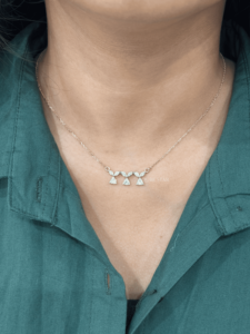 Collar de Diamantes con Corte de Pera de 1.00ct, Certificado IGI, Cultivado en Laboratorio, Oro de 14k, Diseño de Triple Gota, Engaste de Puntas, para Mujer, Boda, Lujo - Product Image 4