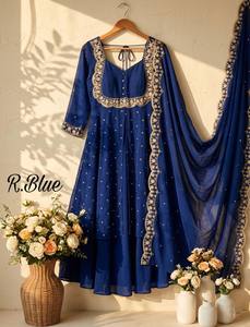 Conjunto de Capa y Dupatta Festivo de Lujo, Conjunto de Falda y Capa con Encanto Regal, Conjunto de Capa y Lehenga con Brillo Majestuoso, Capa para Fiesta con Elegancia Etérea - Product Image 1