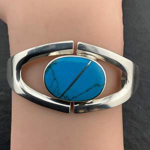 Bracelet jonc vintage en argent sterling massif avec turquoise du Mexique, fait main, pierre précieuse bleue, cadeau pour femme - Product Image 4