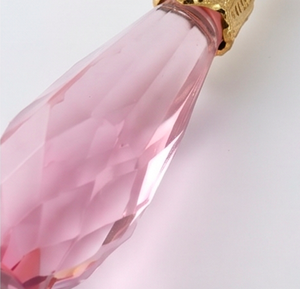 Ensemble de couverts élégants en or avec poignées en cristal rose, poli miroir, passe au lave-vaisselle, pour mariage et usage quotidien. - Product Image 2