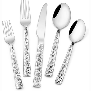 La artesanía refinada garantiza bordes lisos y formas precisas. Los juegos de cubiertos de acero inoxidable ofrecen rendimiento para las comidas familiares diarias. - Product Image 2