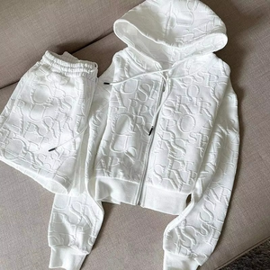 Conjuntos de 2 Piezas para Mujer, Ropa de Primavera, Chaqueta Corta con Capucha Ajustada y Pantalones Cortos de Punto Jacquard, Ropa de Otoño de Diseñador para Mujer - Product Image 1