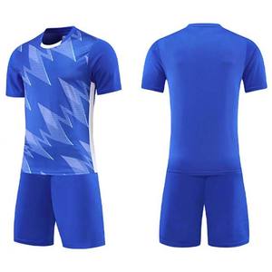 Uniforme de Fútbol de Manga Corta de Color Sólido de Poliéster 100% de Alta Calidad con Diseño Nuevo, con Nombre del Equipo Personalizado y Logotipo Impreso en la Parte Delantera para Hombre - Product Image 1