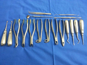 Juego de 17 Instrumentos Ergonómicos Manuales para Cirugía Dental Oral, para Procedimientos de Extracción de Dientes, con Elevadores y Pinzas - Product Image 3
