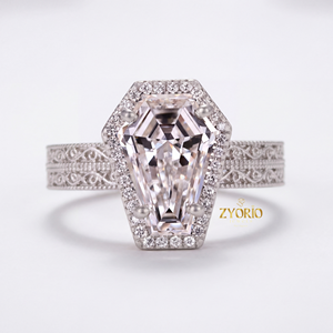Bague de fiançailles en diamant de laboratoire taille cercueil avec pierres d'accentuation, bijoux de mariée d'inspiration gothique pour mariage, fête ou demande en mariage - Product Image 5