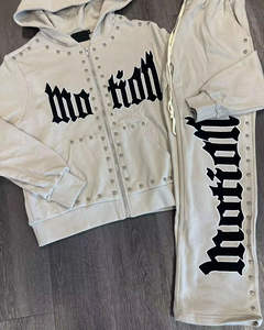 Conjunto deportivo de dos piezas para hombre con pantalones de chándal con pedrería, elegante, cómodo y casual. - Product Image 4