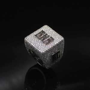 Anillo de cóctel AMBER JEWELS BKK con letra, unisex, oro macizo de 18K, piedra natural, corte brillante, engaste pavé, estilo hip-hop, compromiso, IGI - Product Image 2