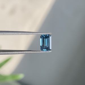 OM GEMS Hermoso Diamante Azul de Laboratorio de Corte Esmeralda de Color Azul Profundo de 1.05 Ct, Diamante Azul Suelto Cultivado en Laboratorio, Diamante Azul Suelto IGI VS1 Relleno - Product Image 3