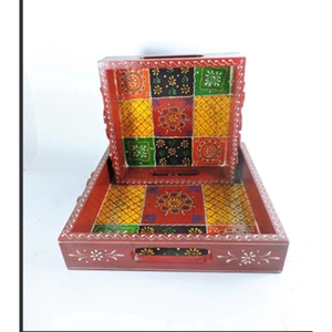 Ensemble de 2 plateaux décoratifs carrés en bois faits à la main, résistants à la chaleur, multifonctionnels, artisanat en bois pour Diwali et baptême - Product Image 2