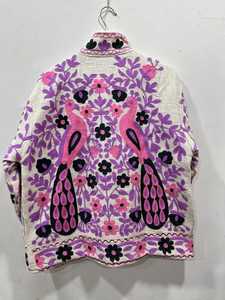 Veste Suzani Paon Faite Main Style Bohème Moderne pour Femme, Manteau en Coton Brodé Bohème, Blazer Matelassé Artisanal pour Festival - Product Image 4