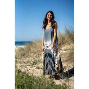 Robe maxi tie-dye Ocean Breeze de haute qualité Embrassez l'ambiance côtière décontractée avec cette robe maxi tie-dye fluide d'inspiration bohème - Product Image 6