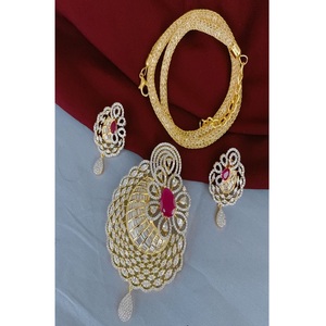 Ensemble collier et boucles d'oreilles en laiton plaqué or de qualité supérieure avec pierres de zircon, idéal pour les mariages, pour femmes - Product Image 1