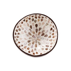 <b>Cheap</b> Wholesale Handmade Colorful Lacquer Coconut Bowl With Engraved Logo For Kitchenware and <b>Gift</b> Decoration - Product Image 4