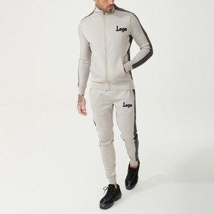 Survêtement gris clair zippé pour homme avec bandes latérales noires et logo imprimé, coupe décontractée, tricoté en polyester et coton, idéal pour l'automne - Product Image 6