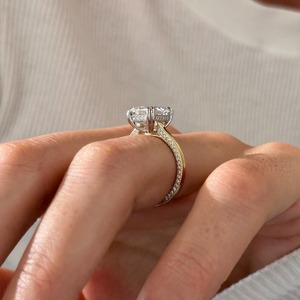 Anillo de Compromiso con Diseño Único, Corte Esmeralda, Diamante Cultivado en Laboratorio de 3 Quilates, Halo Oculto, Certificado IGI, Claridad VVS, Oro Sólido de 14k/18k - Product Image 4