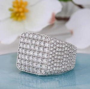 Anillo de Moissanita Helada con Corte Brillante y Engaste de Garras, Banda de Plata Esterlina con Baño de Platino, Joyería Geométrica Estilo Hip Hop - Product Image 4