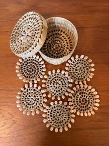 Juego de posavasos de ratán simple, hechos a mano, perfectos para proteger las mesas de bebidas frías y calientes, tejidos a mano en India. - Product Image 3