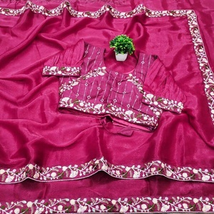 SÉQUENCE DE SOIE BRILLANTE FANTAISIE SAREE DE TRAVAIL EN DENTELLE AVEC BLOUSE COULÉE - Product Image 1