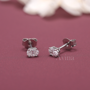ต่างหูเพชรทรงรีเพาะเลี้ยงในห้องปฏิบัติการ ได้รับการรับรองจาก IGI เงินแท้ 925 ต่างหูเพชรเม็ดเดี่ยวขนาดเล็ก - Product Image 4