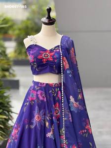 Ensemble élégant de Lehenga-Choli et Dupatta en soie organza avec imprimé numérique, design de créateur, pour femme, exportateur de mode, vente en gros - Product Image 4