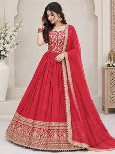 Noiir Pigeon Lehenga Choli Dupatta de mariée traditionnel toutes saisons, richement brodé, avec travail de sequins, perles et motifs Moti, en soie et coton froissé - Product Image 2
