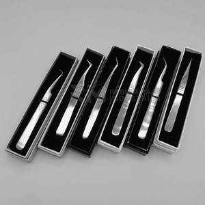 Pince à épiler RMI Silver Shin pour cils, avec poignée à motif étoile et emballage en boîte blanche/noire, ensemble de pinces à épiler - Product Image 3
