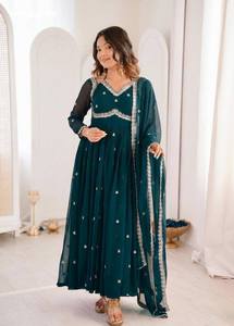 Nueva tendencia de elegancia en vestimenta: Colección de Kurti-Pant Anarkali de georgette con bordados y Dupatta, fabricante de Surat. - Product Image 2