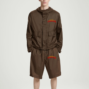 Ensemble short et t-shirt en nylon OEM, logo personnalisé, 2 pièces, survêtement d'été léger, vêtements de sport, fournisseur en gros - Product Image 1
